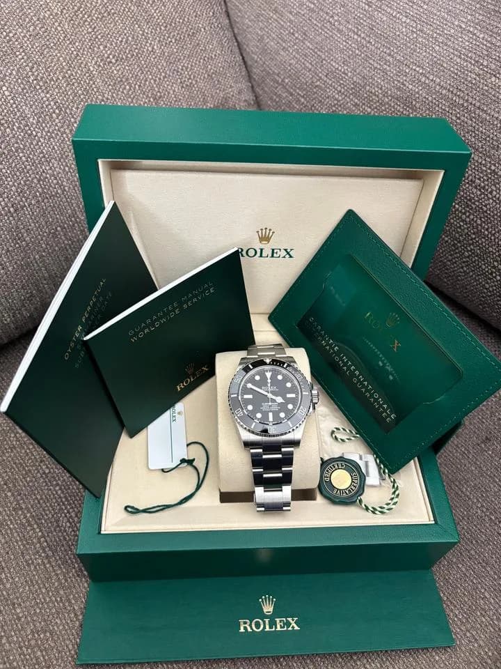 Rolex Submariner Submariner 124060 luxury watch