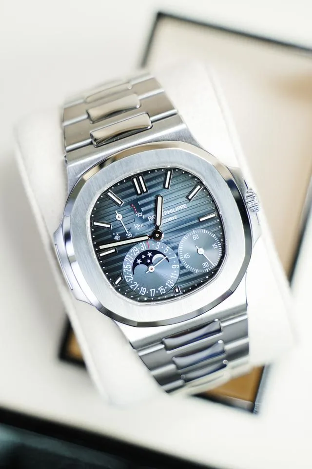 Patek Philippe Nautilus Nautilus Moon Phase 5712/1A-001 luxury watch