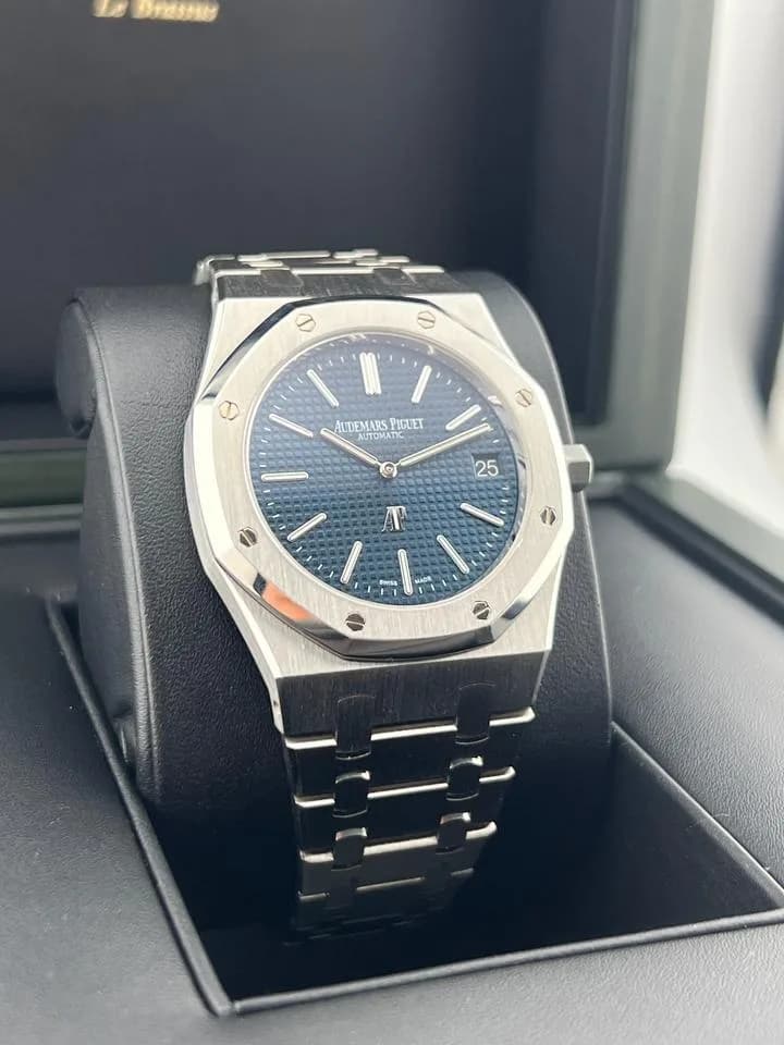 Audemars Piguet Royal Oak Jumbo Royal Oak Jumbo Extra-Thin 15202ST.OO.1240ST.01 luxury watch